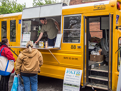 Easy meal ideas for large groups - food trucks